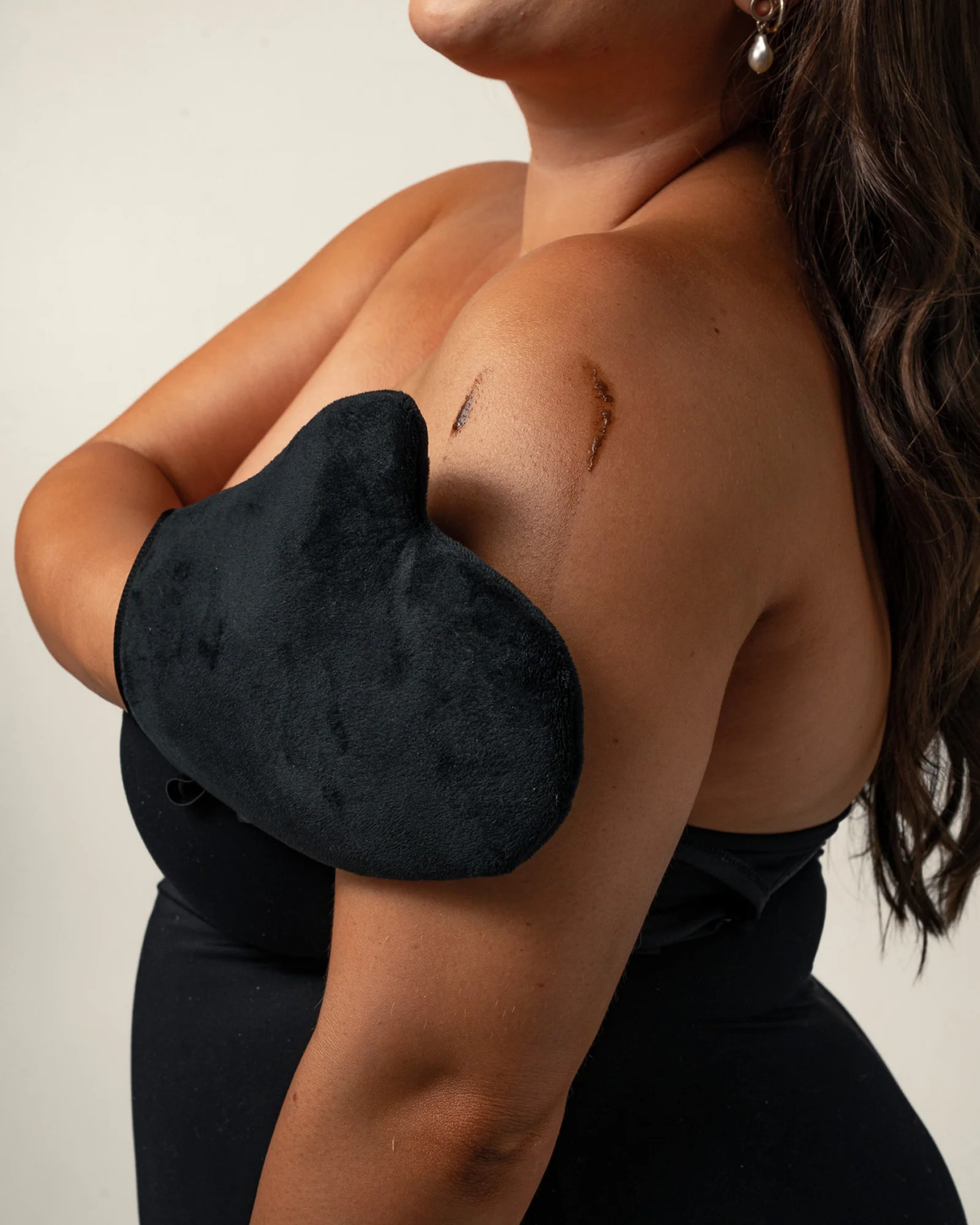 Velvet Tanning Mitt - Image 4